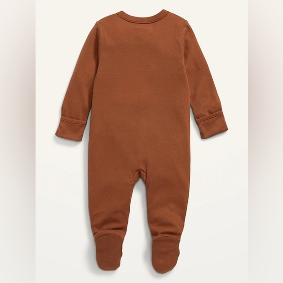 Old Navy brown bear footed sleeper with hand mits (Size 3-6Months) - Picture 2 of 5